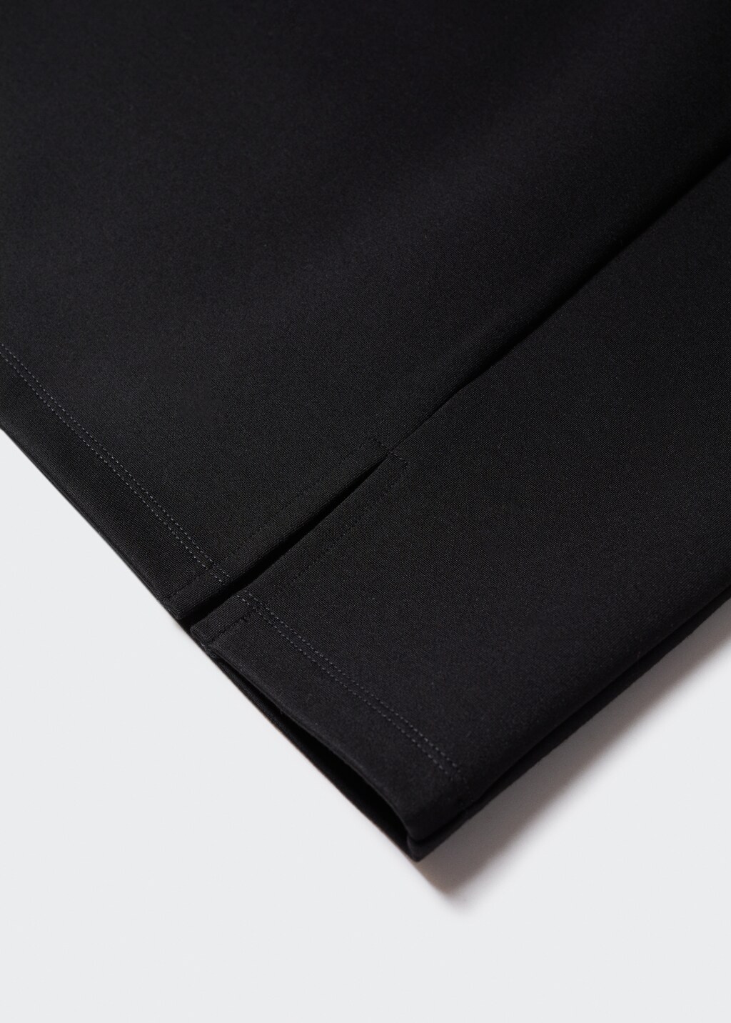 Slit hem skirt - Details of the article 8