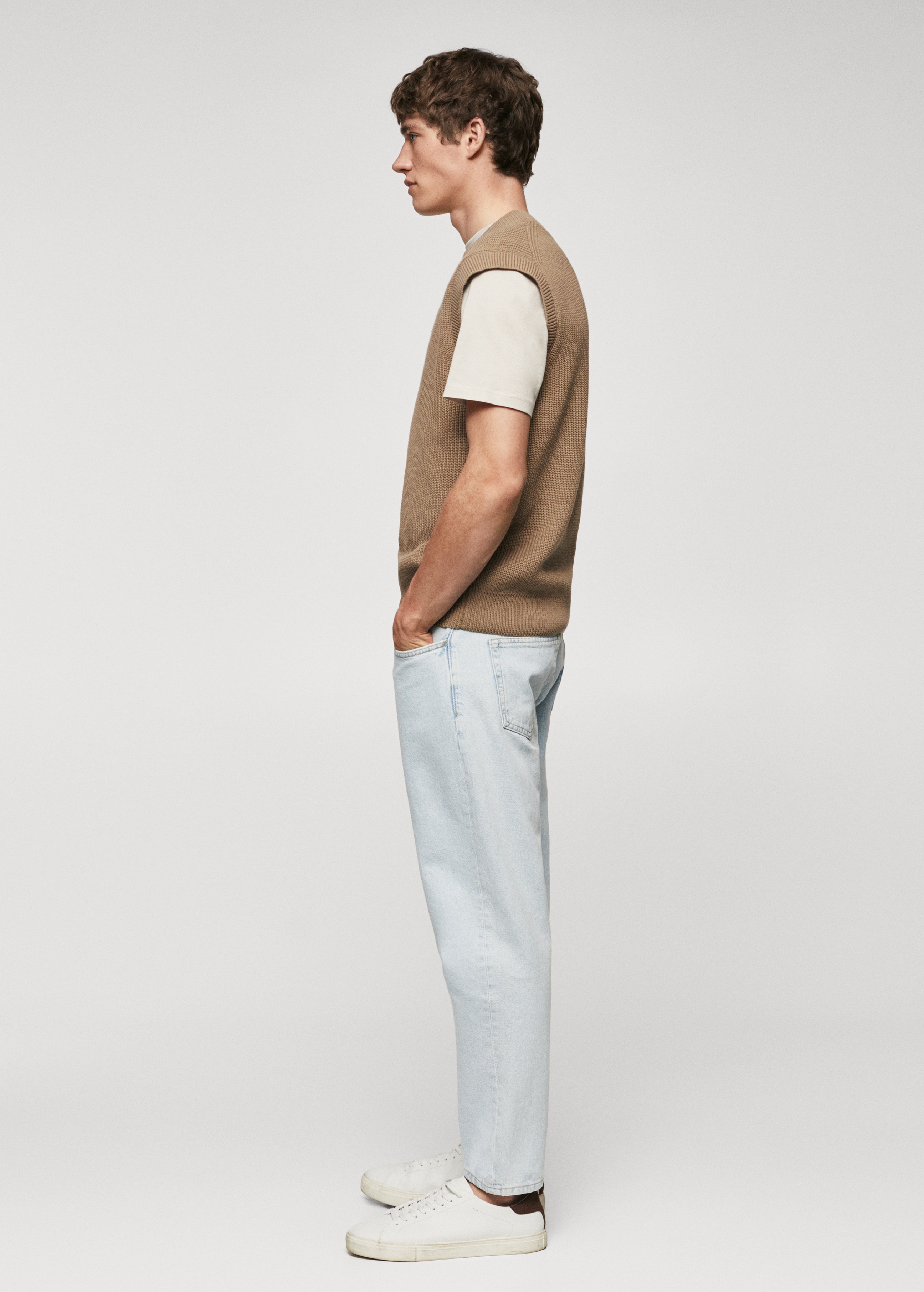 V-neck knitted gilet - Details of the article 2