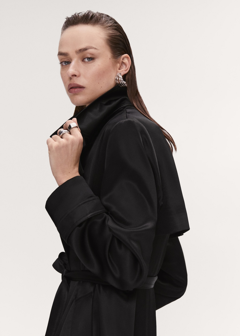 Satin-effect trench coat with belt - Details of the article 1