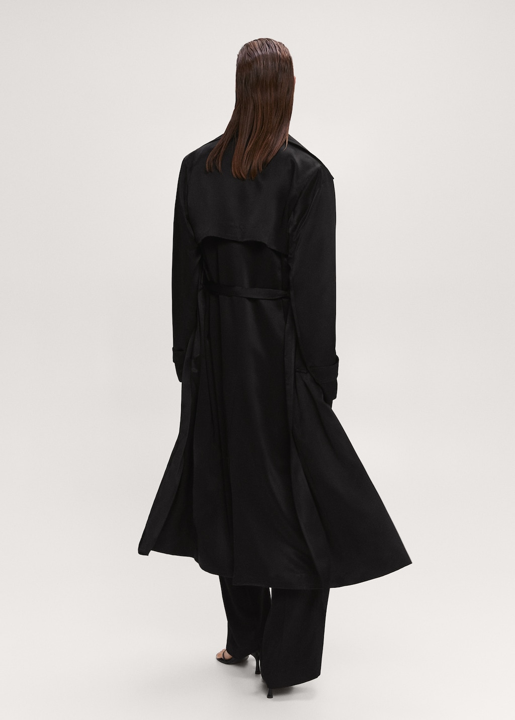 Satin-effect trench coat with belt - Reverse of the article