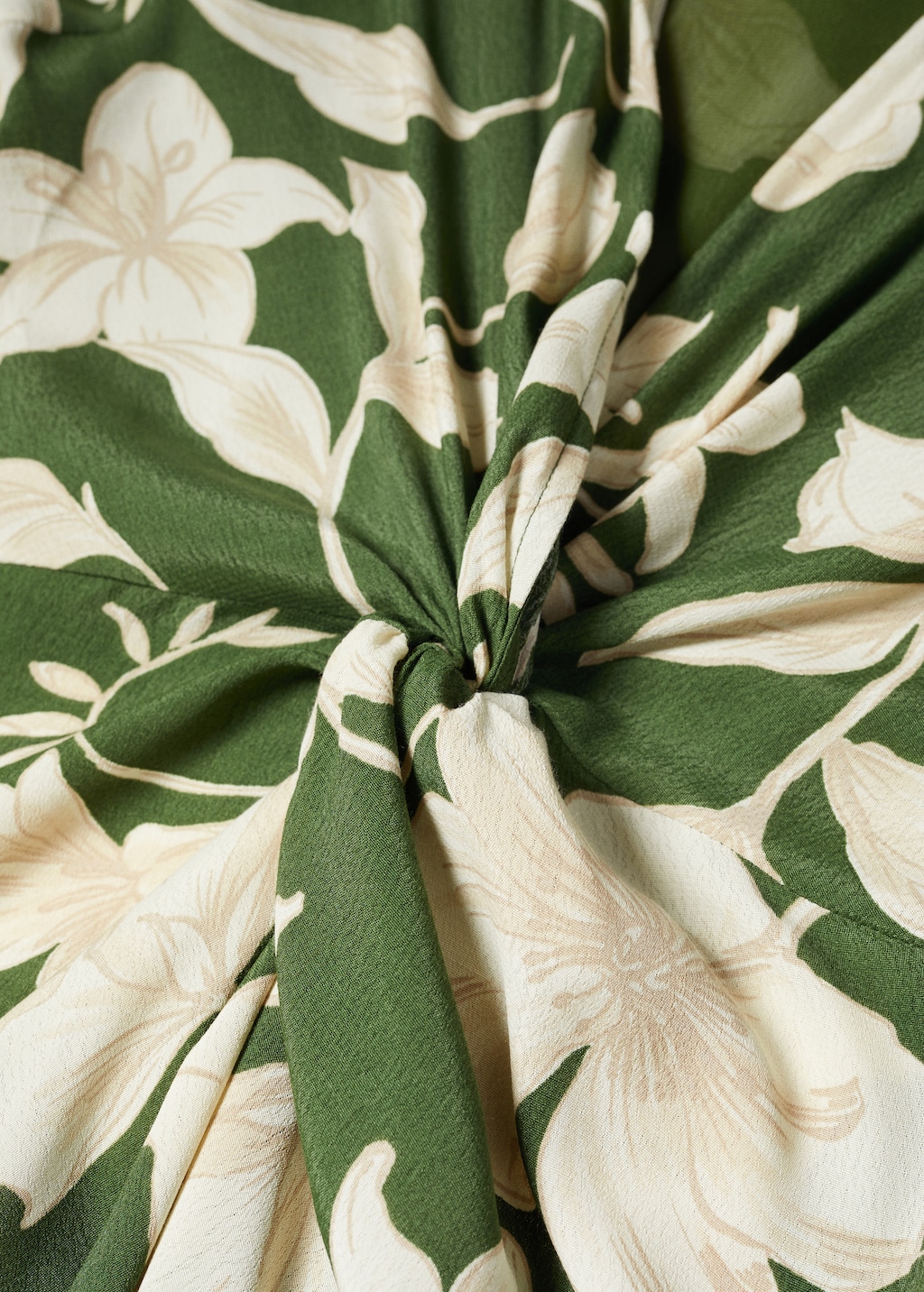 Satiniertes Kleid mit Blumenmuster - Detail des Artikels 8