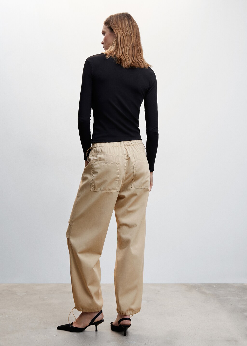 Parachute trousers - Reverse of the article