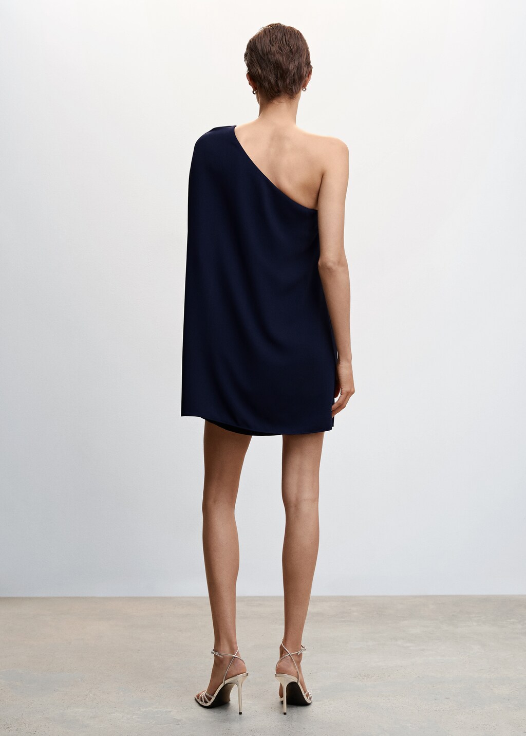 Asymmetrical cape dress - Reverse of the article