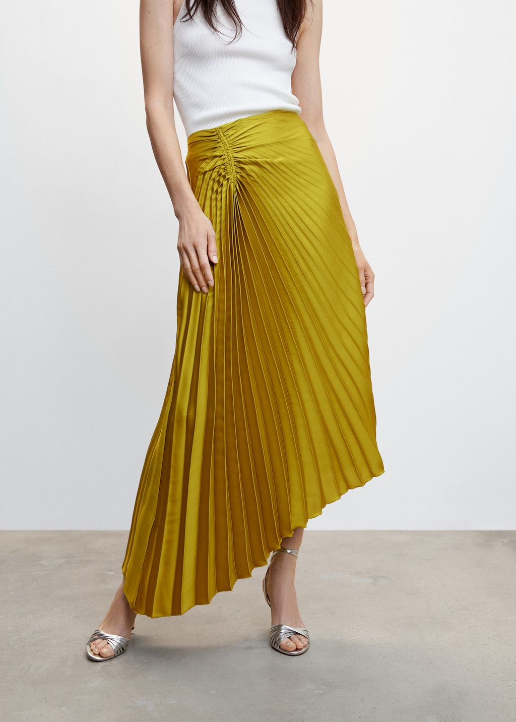 Pleated asymmetric skirt  - Medium plane