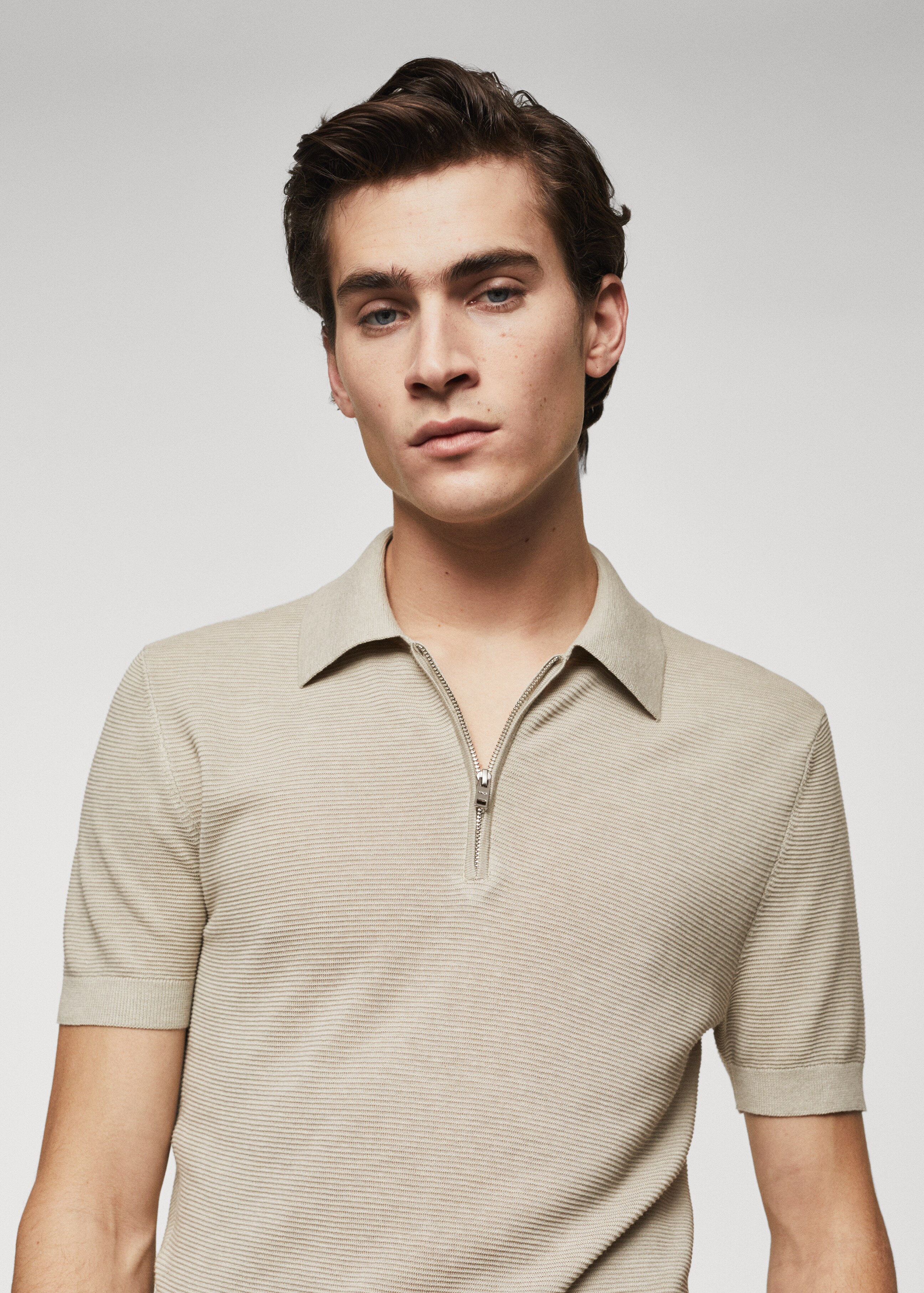 Structured fine-knit polo shirt - Details of the article 1