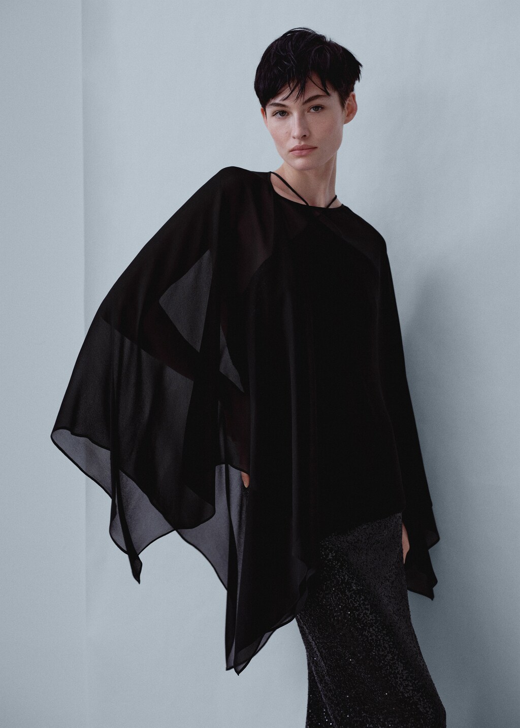 Asymmetric semi-transparent cape - Medium plane