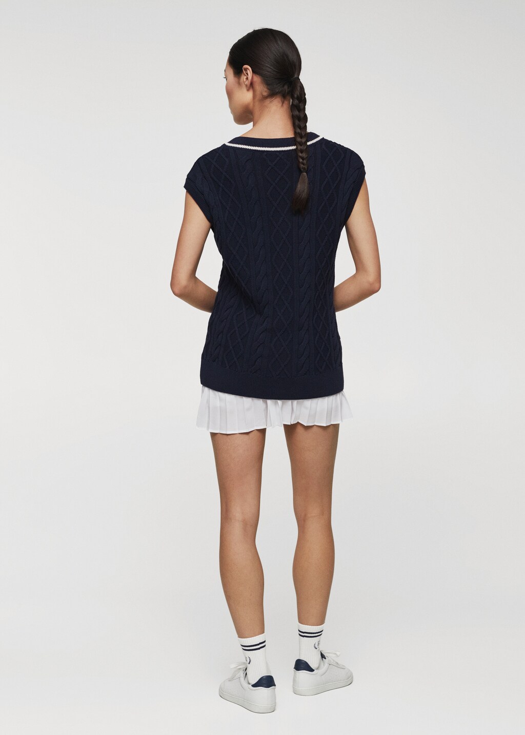 Braided-knit gilet - Reverse of the article