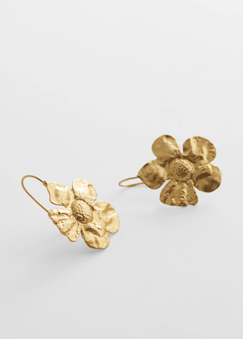 Boucles d'oreilles fleurs - Plan moyen