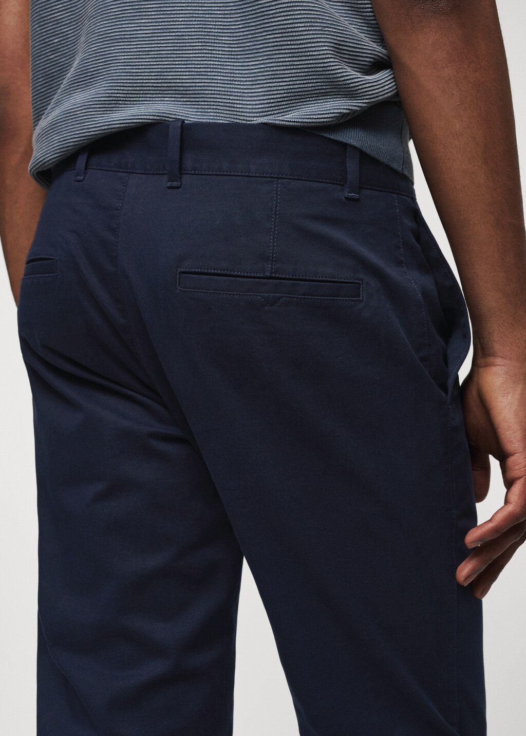 Slim fit chino trousers - Details of the article 2