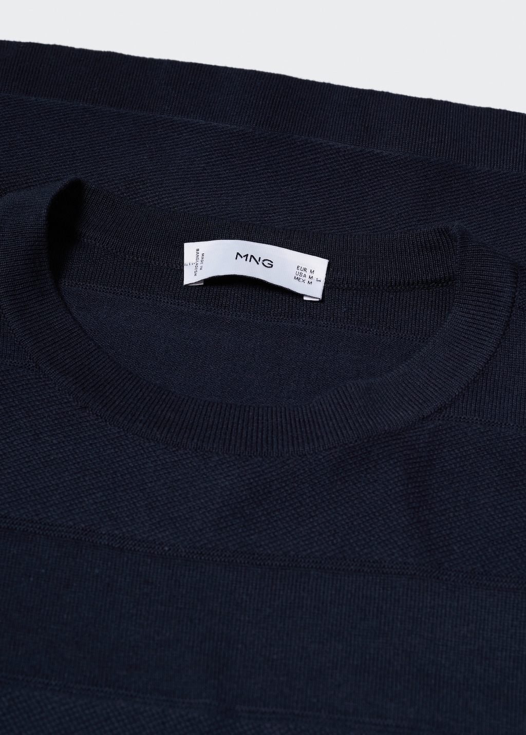 Cotton knitted t-shirt with striped structure - Details of the article 8