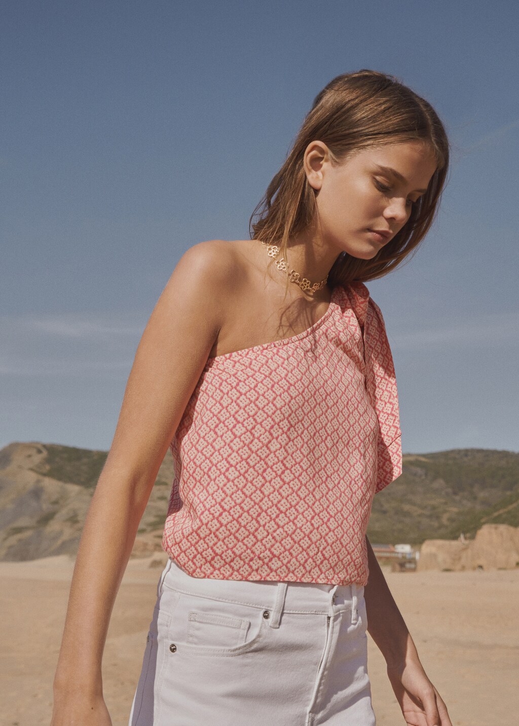 Asymmetric printed top - Details of the article 6