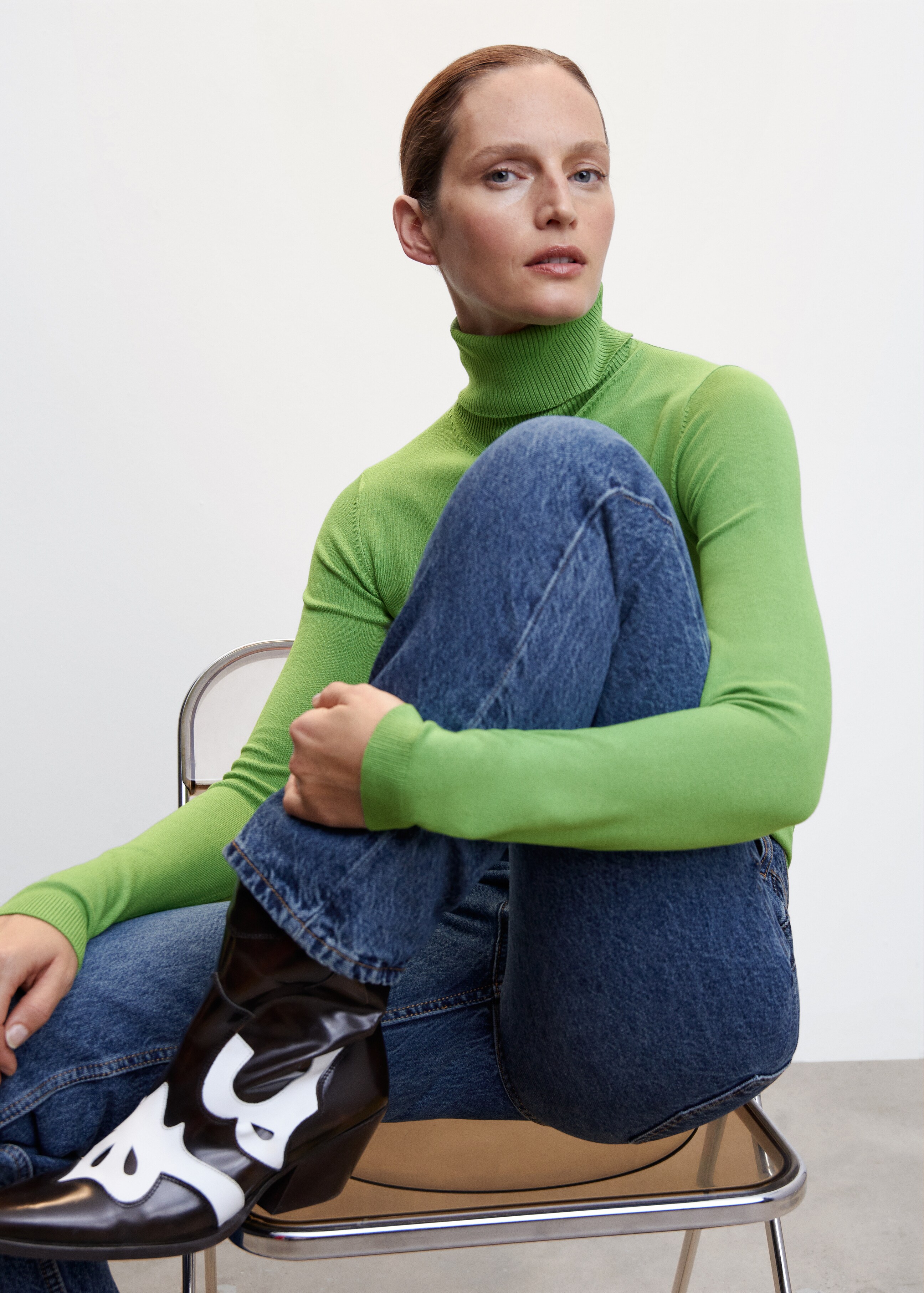 Fine-knit turtleneck sweater - Details of the article 1