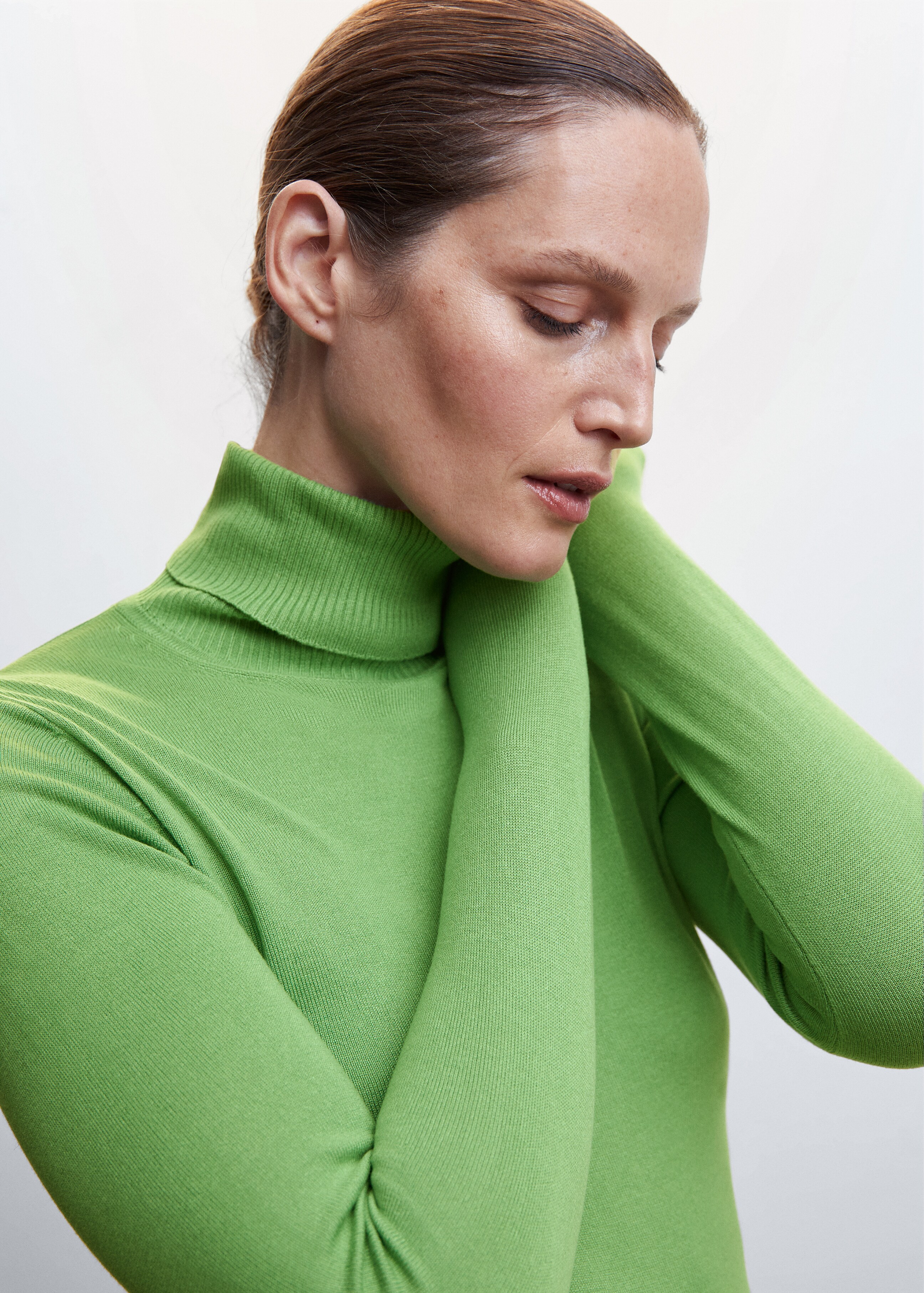 Fine-knit turtleneck sweater - Details of the article 6