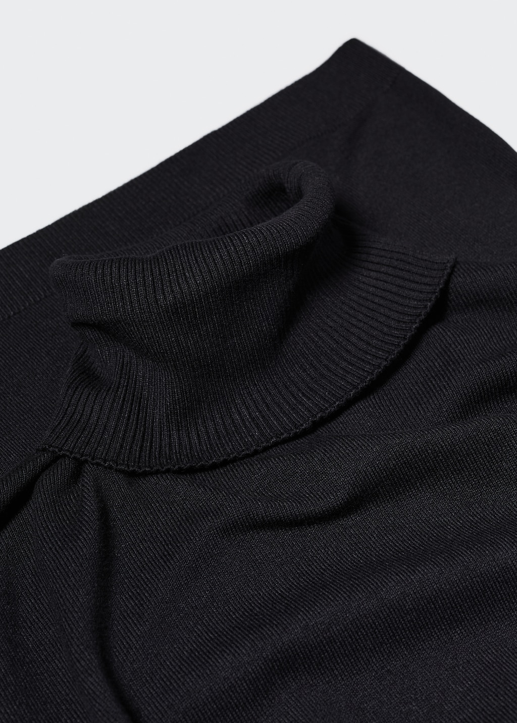 Fine-knit turtleneck sweater - Details of the article 8