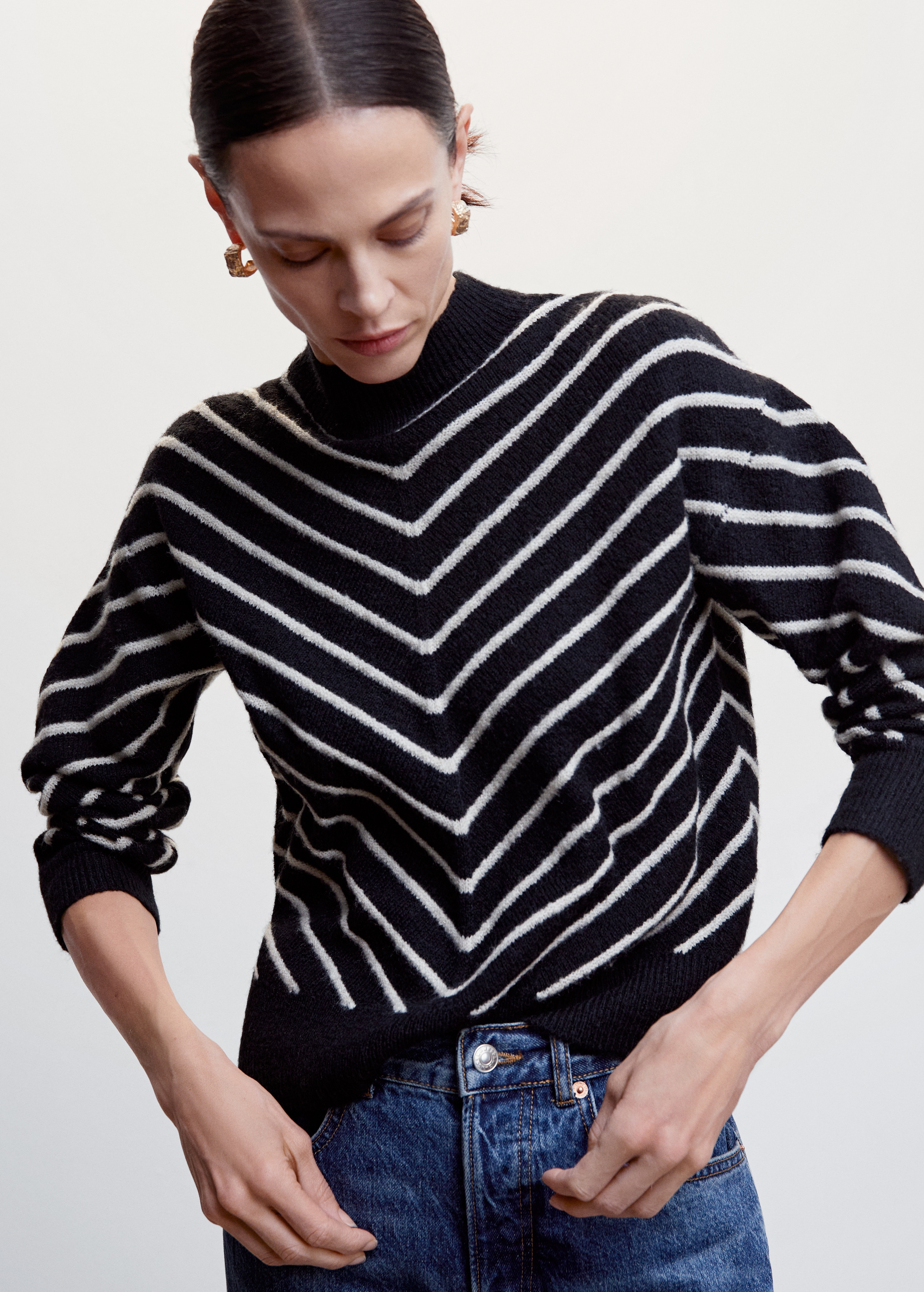 Stripe-print sweater with Perkins neck - Medium plane