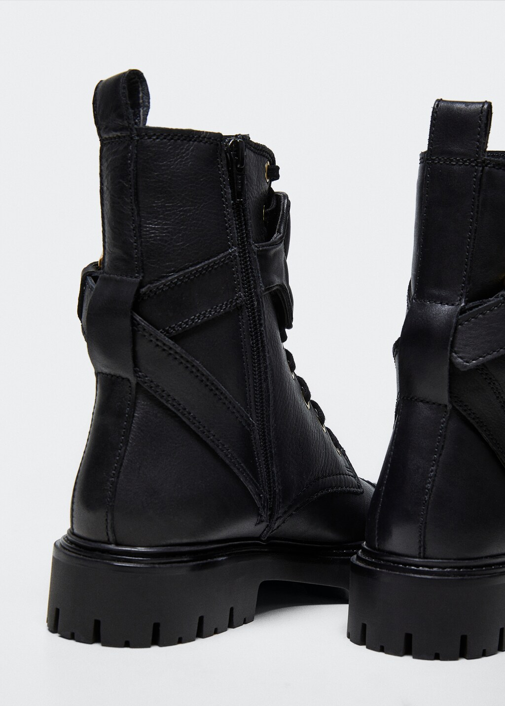 Lace-up leather boots - Details of the article 1