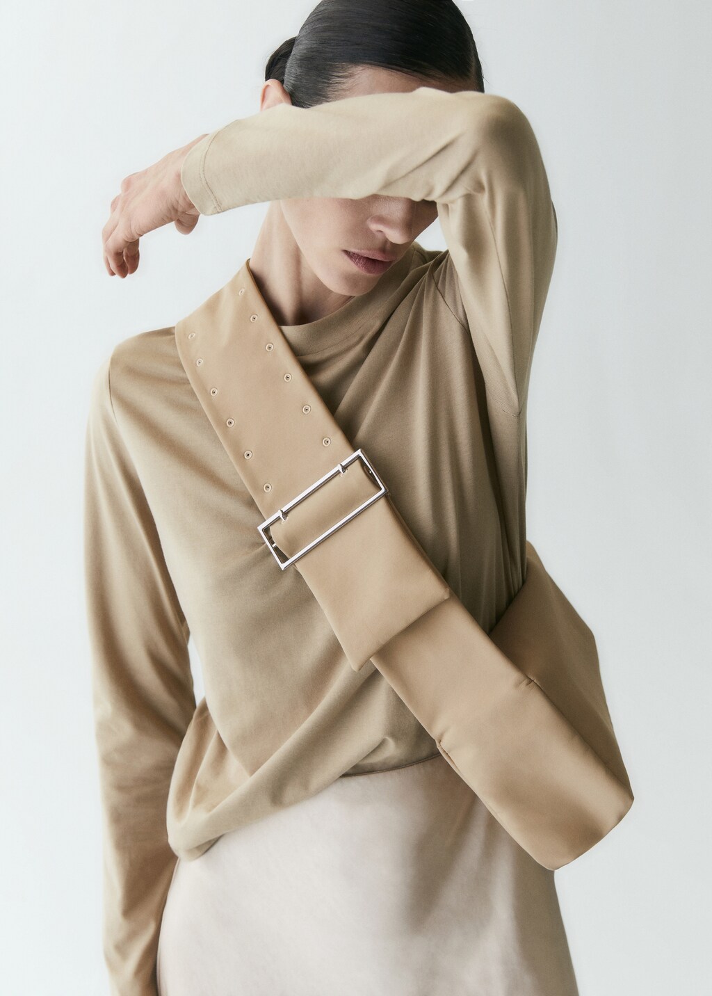 Shoulder bag with buckle - Details of the article 7