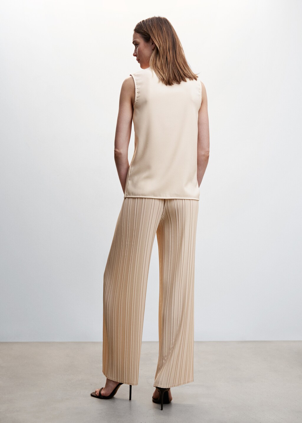 Pleated wideleg trousers - Reverse of the article