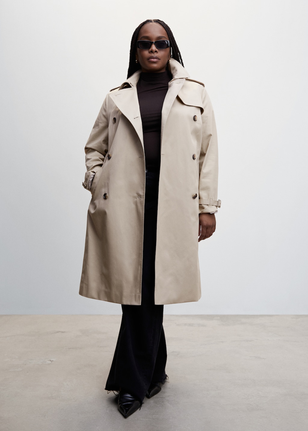 Classic trench coat with belt - Details of the article 3