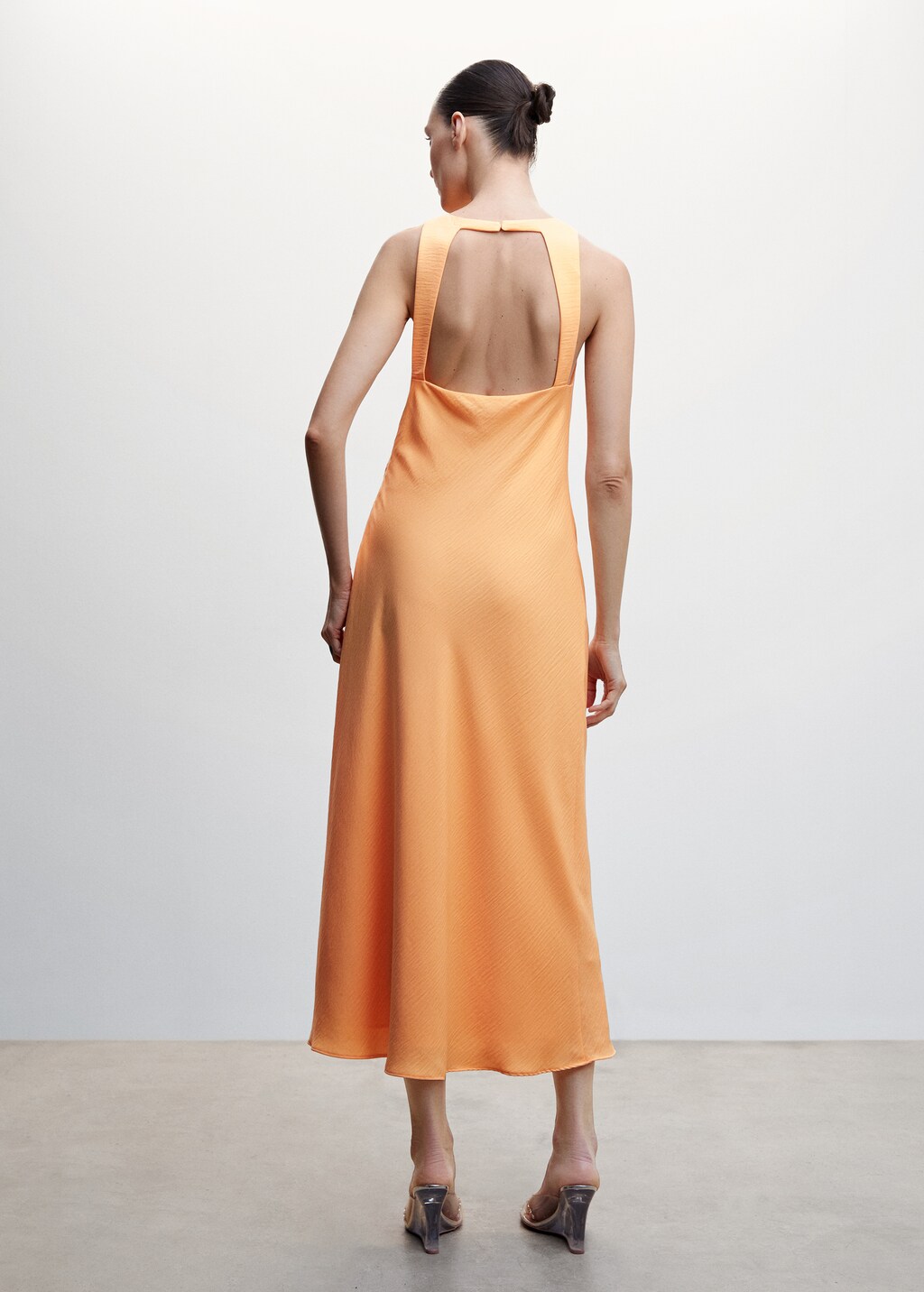 Cut-out back dress - Reverse of the article