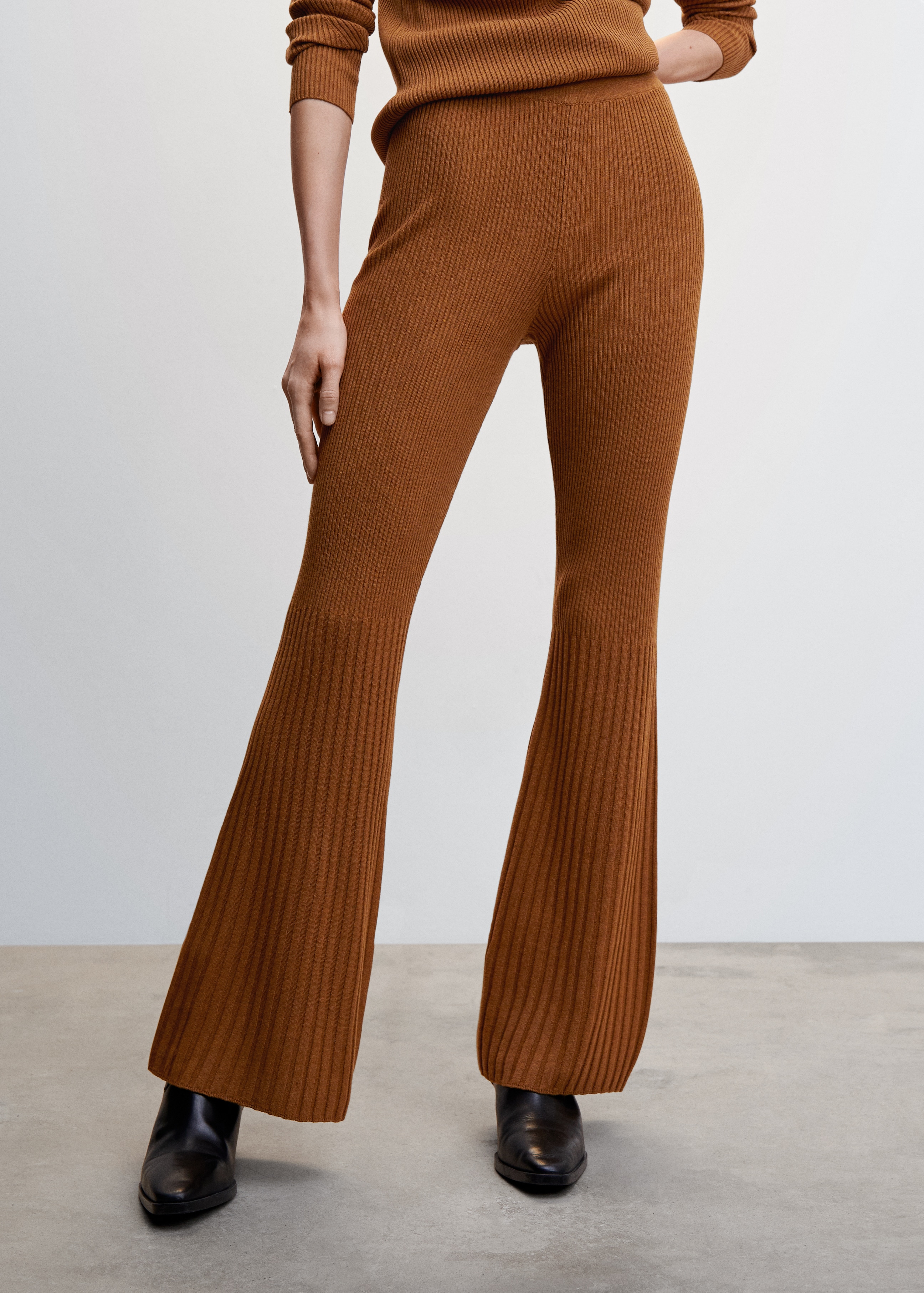 Flared knitted trousers - Medium plane