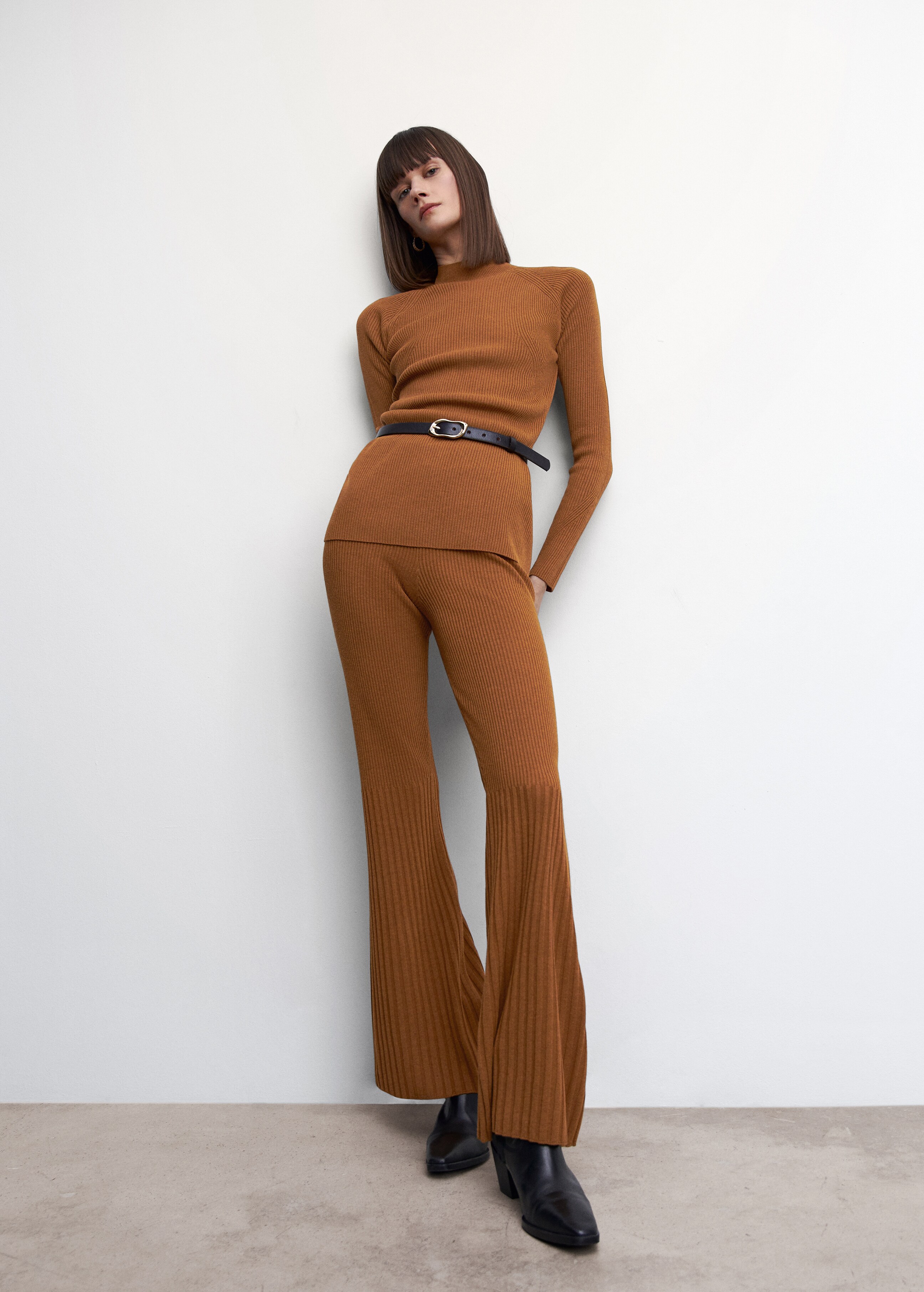 Flared knitted trousers - Details of the article 2
