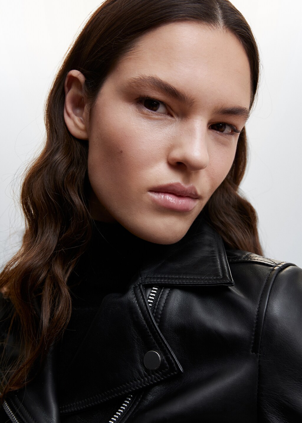 Cropped leather biker jacket - Details of the article 6