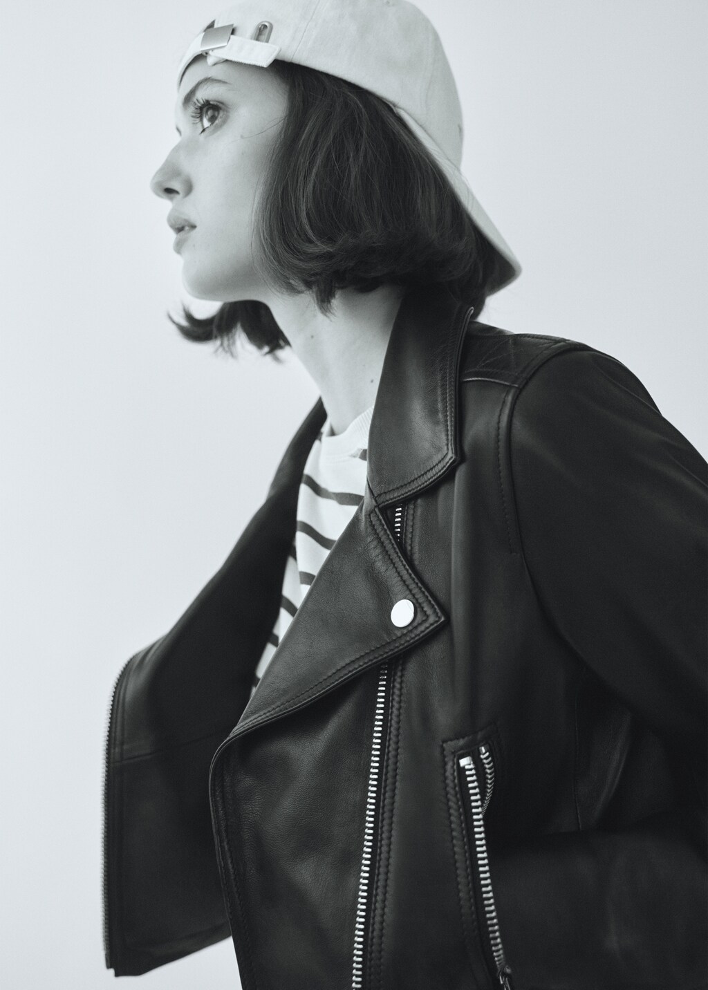 Cropped leather biker jacket - Details of the article 9