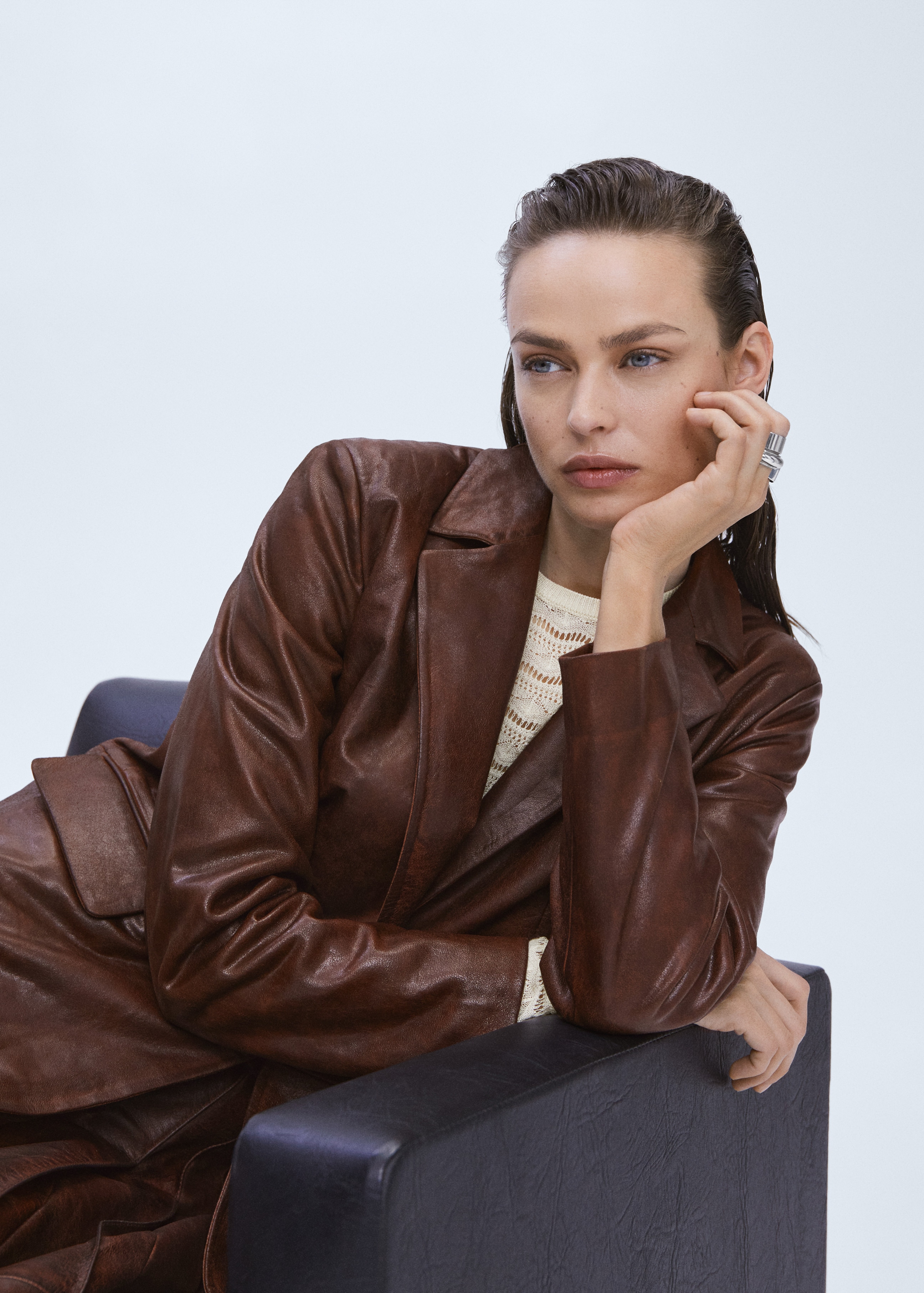 Worn-effect leather jacket - Details of the article 2