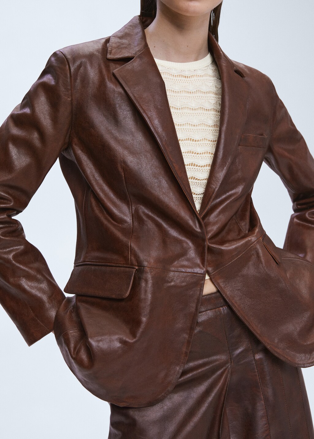 Worn-effect leather jacket - Details of the article 6