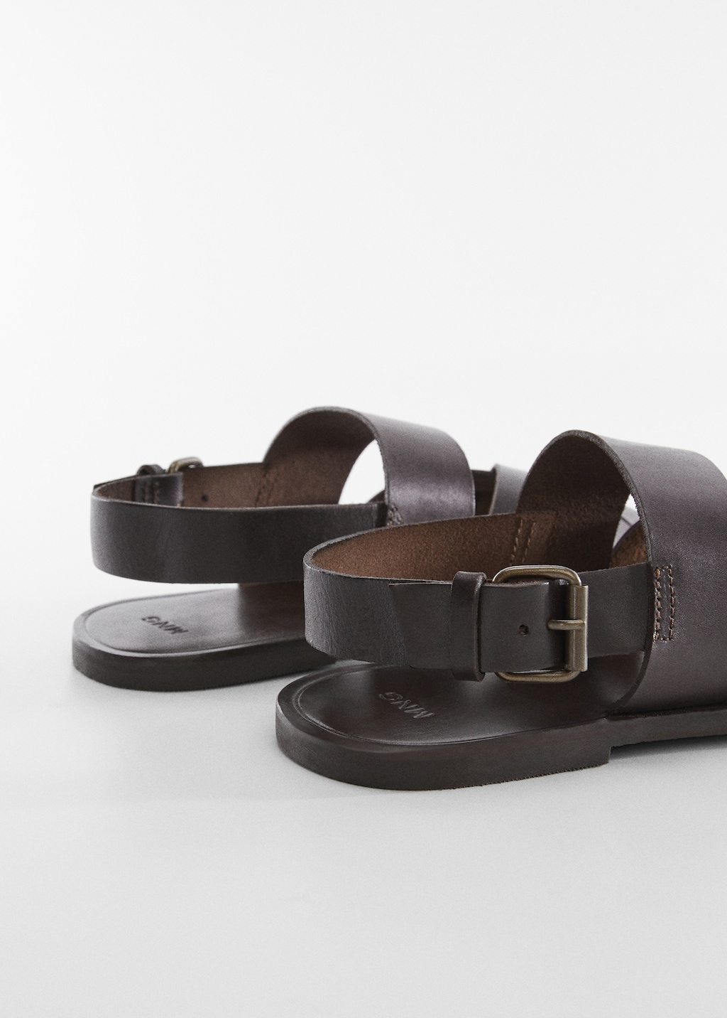 Leather sandals with straps - Details of the article 1