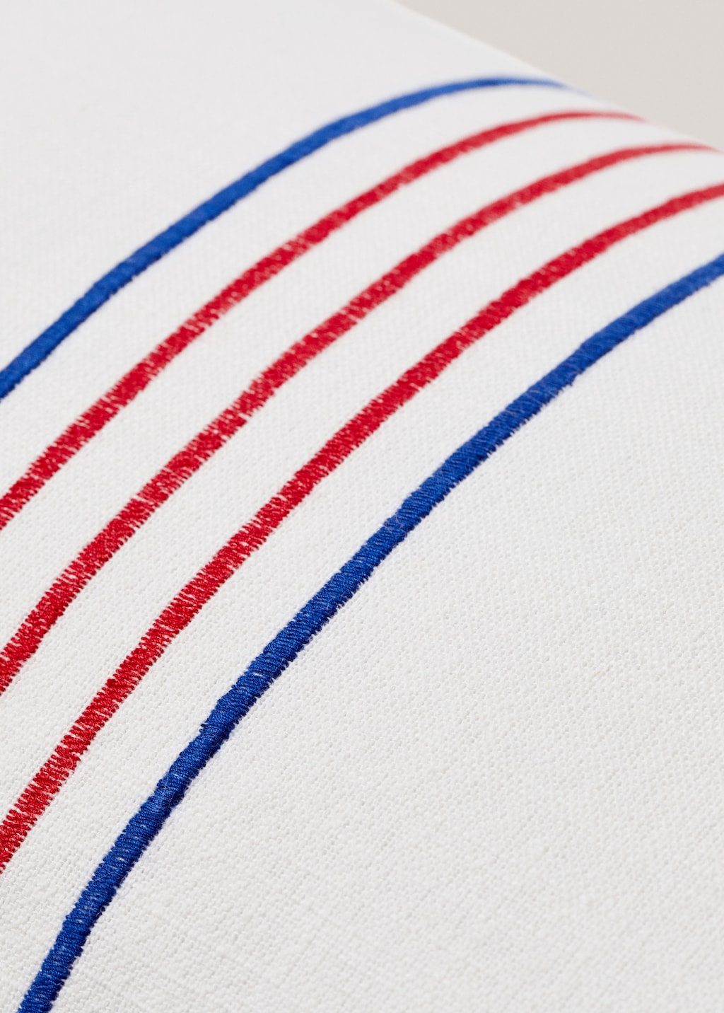 Embroidered striped cushion cover 30x50cm - Details of the article 4