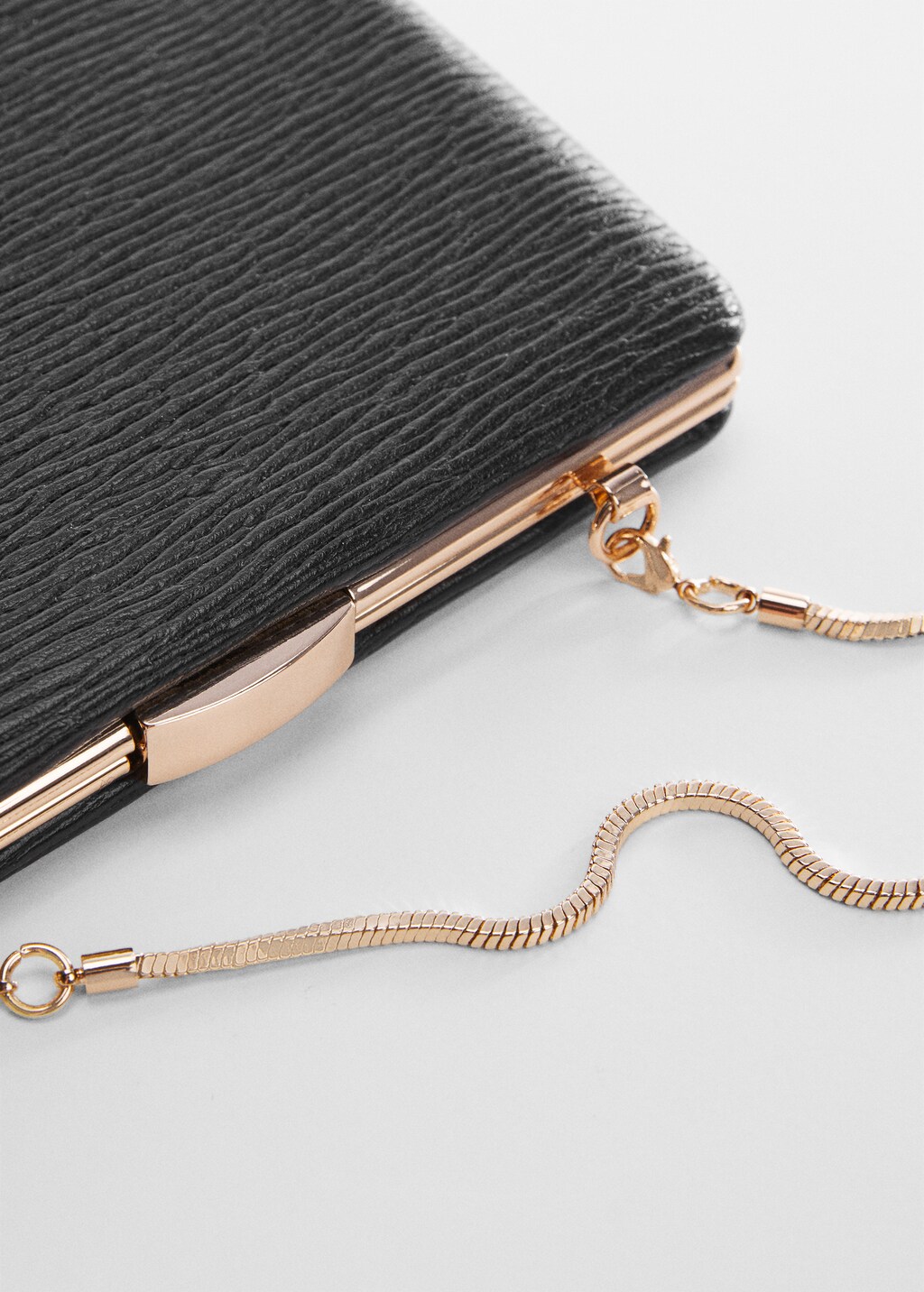 Chain clutch bag - Details of the article 1