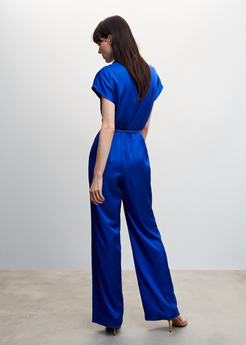 Satin jumpsuit with belt - Reverse of the article