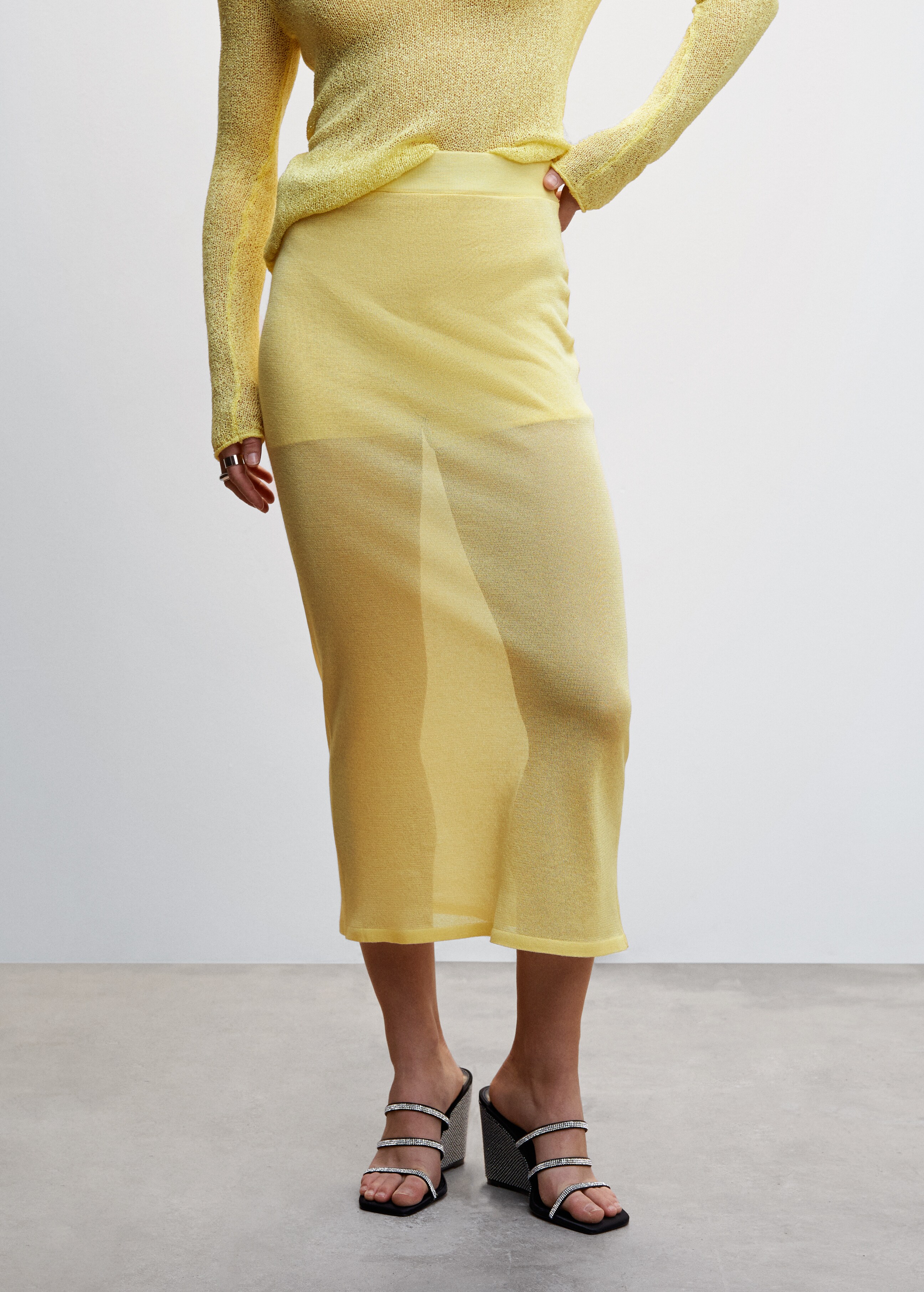 Semi-transparent knitted skirt - Medium plane