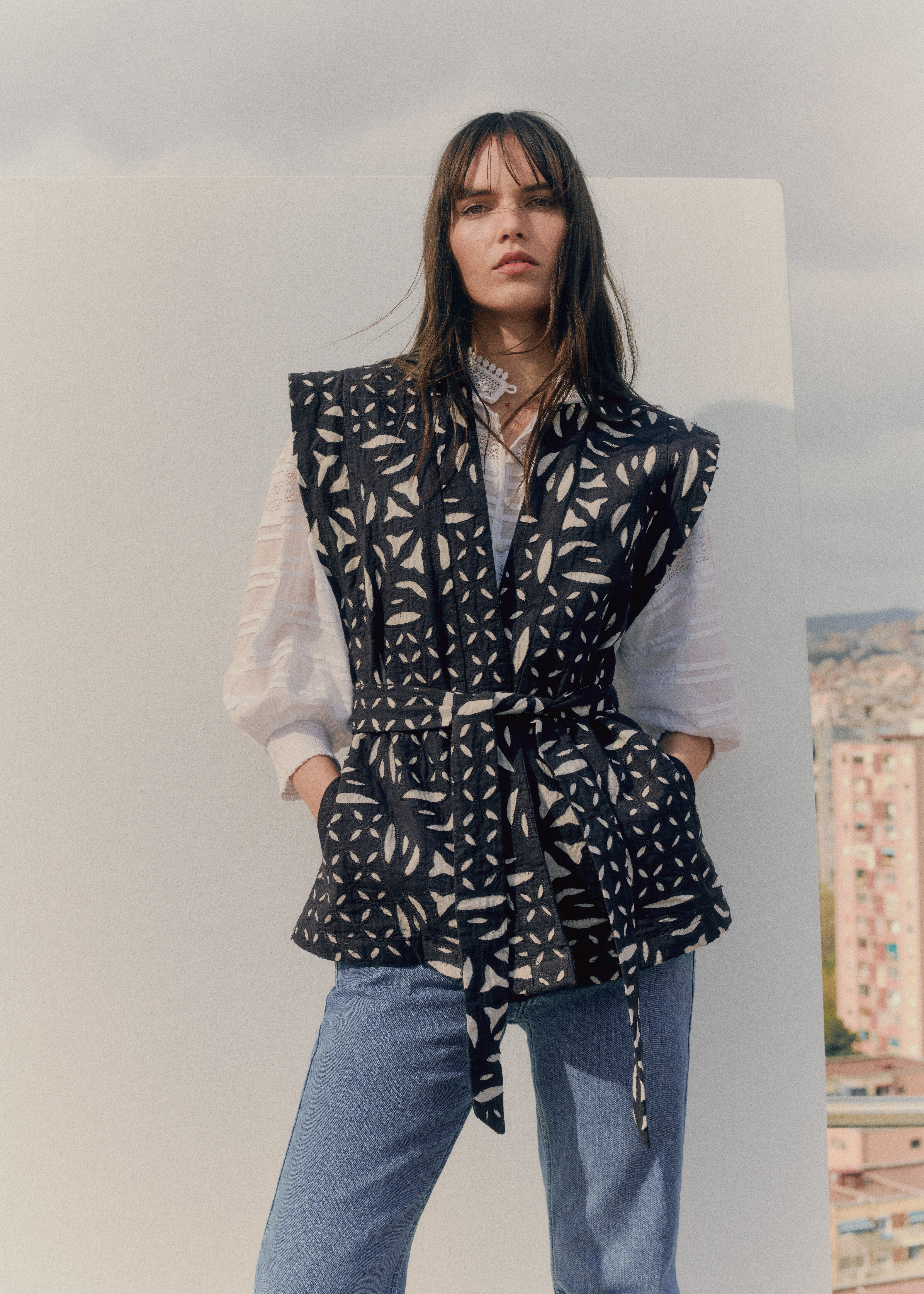 Two-tone embroidered gilet - Details of the article 6