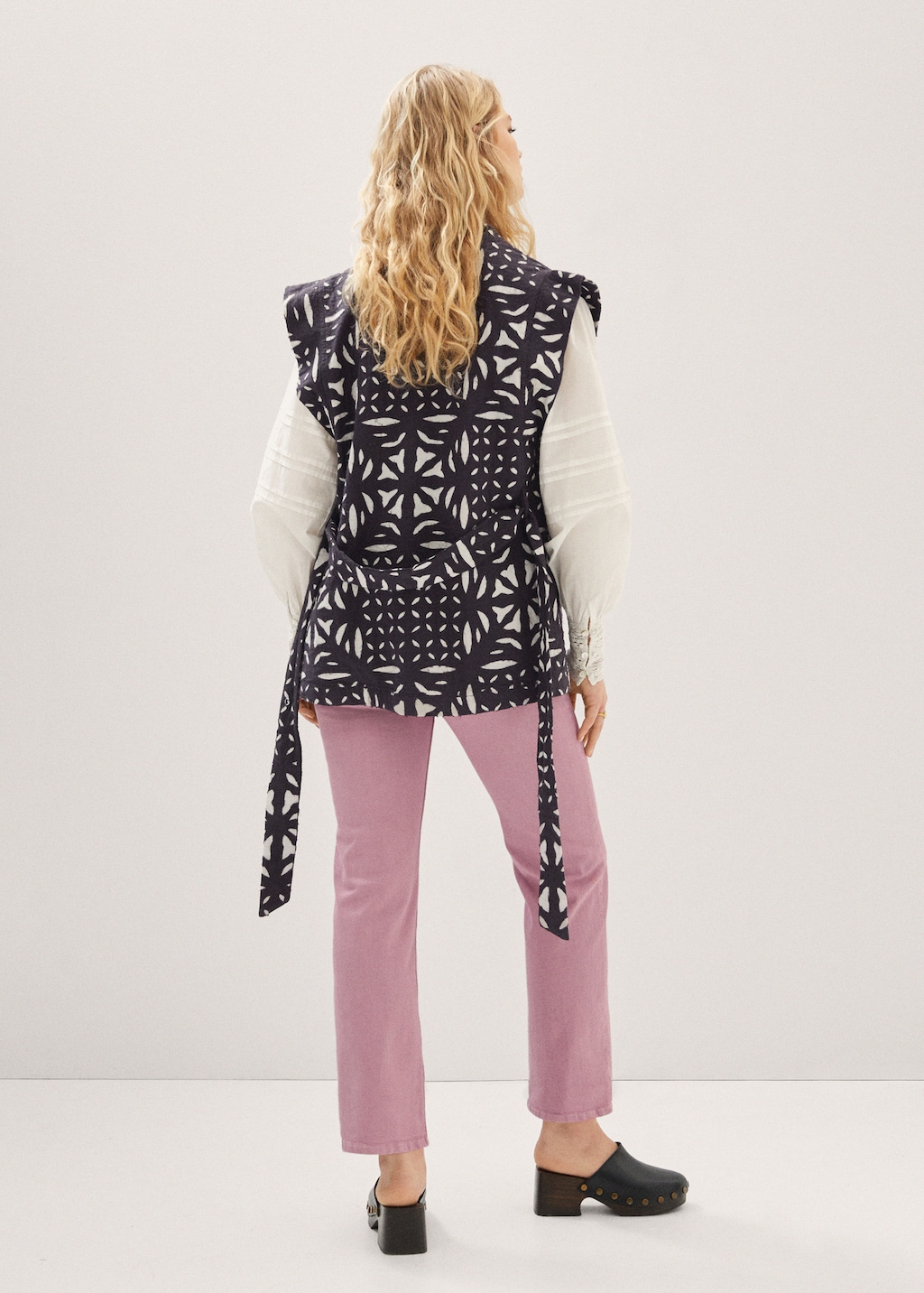 Two-tone embroidered gilet - Reverse of the article