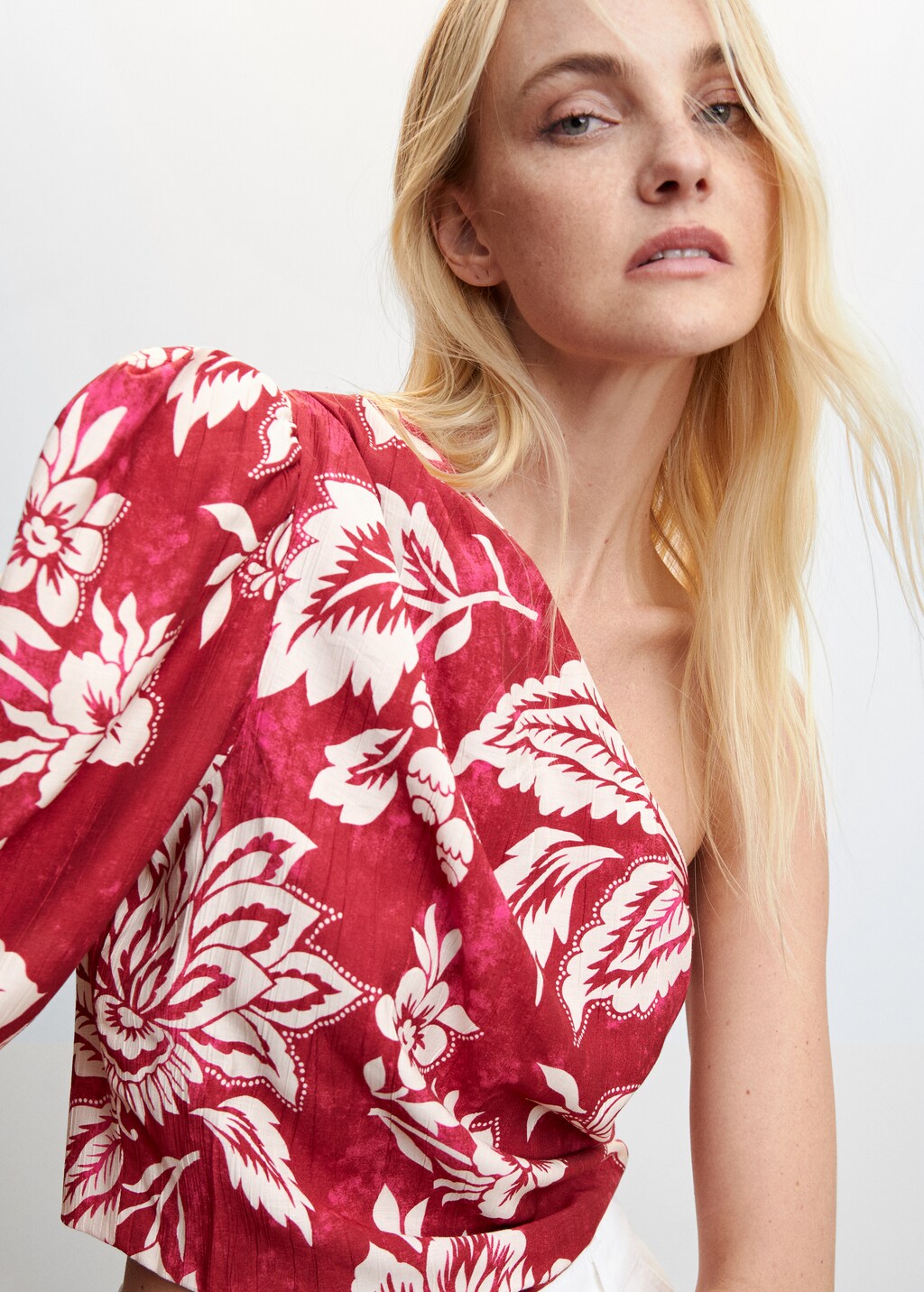 Asymmetrical printed blouse - Details of the article 1