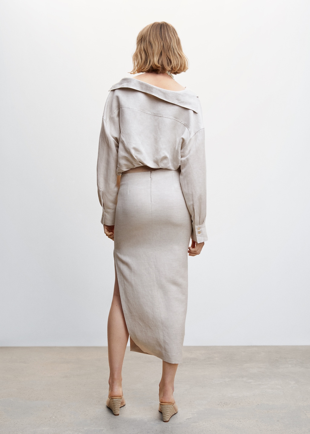 Linen skirt with gathered details - Reverse of the article