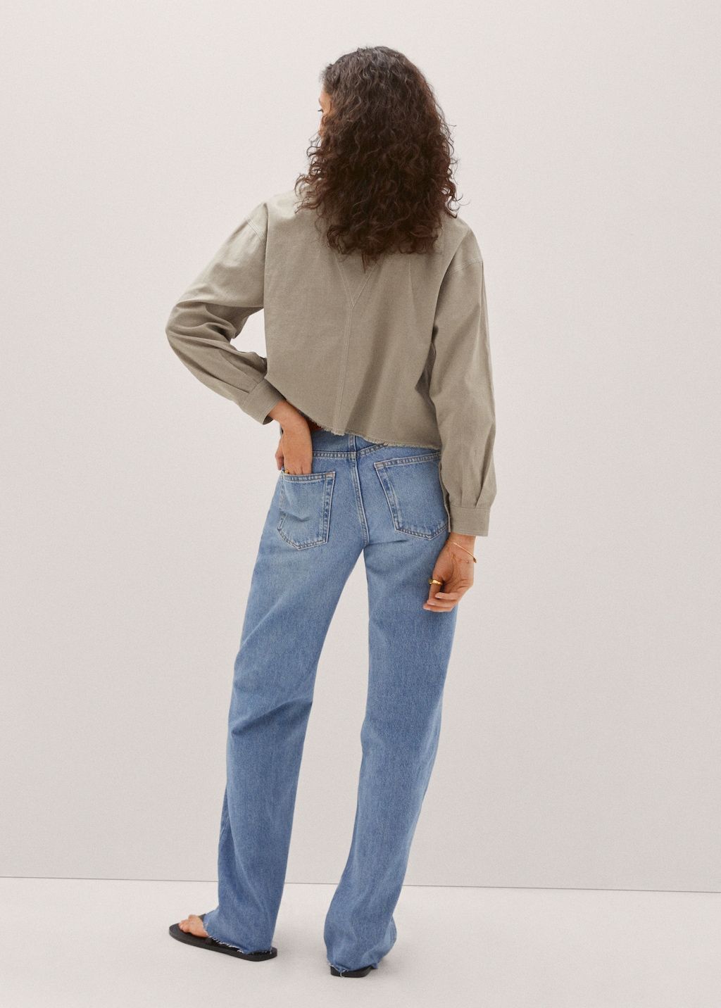 Cropped shirt with frayed hem - Reverse of the article