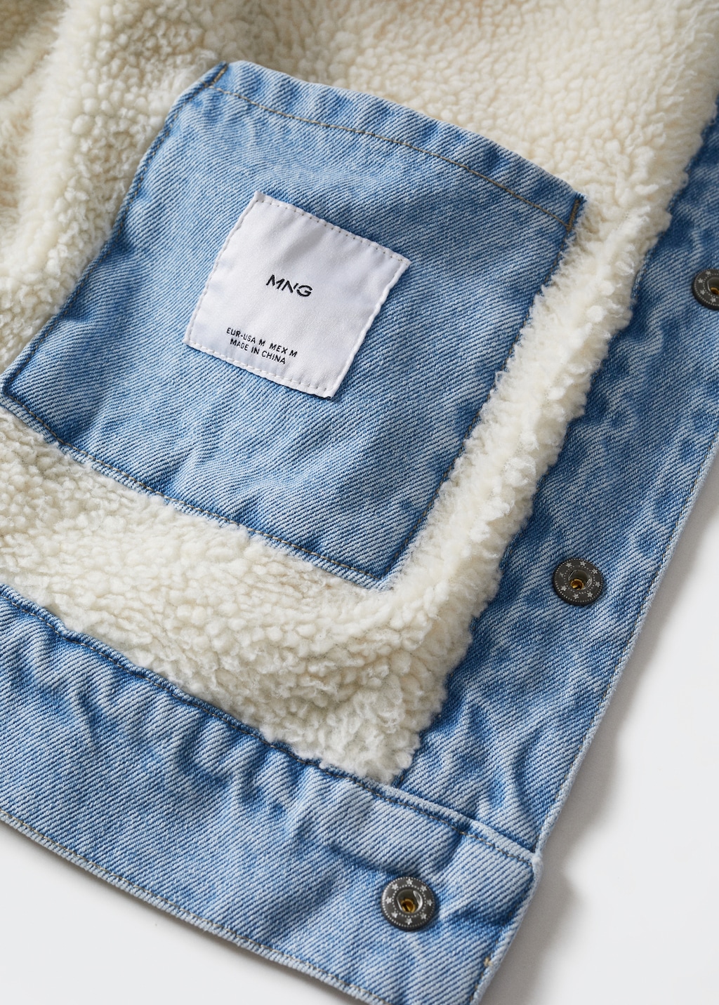 Jeansjacke mit Kunstshearling - Detail des Artikels 8