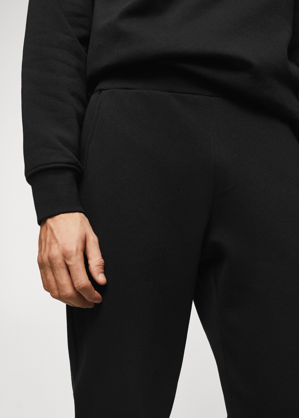 Sustainable cotton jogger trousers - Details of the article 1