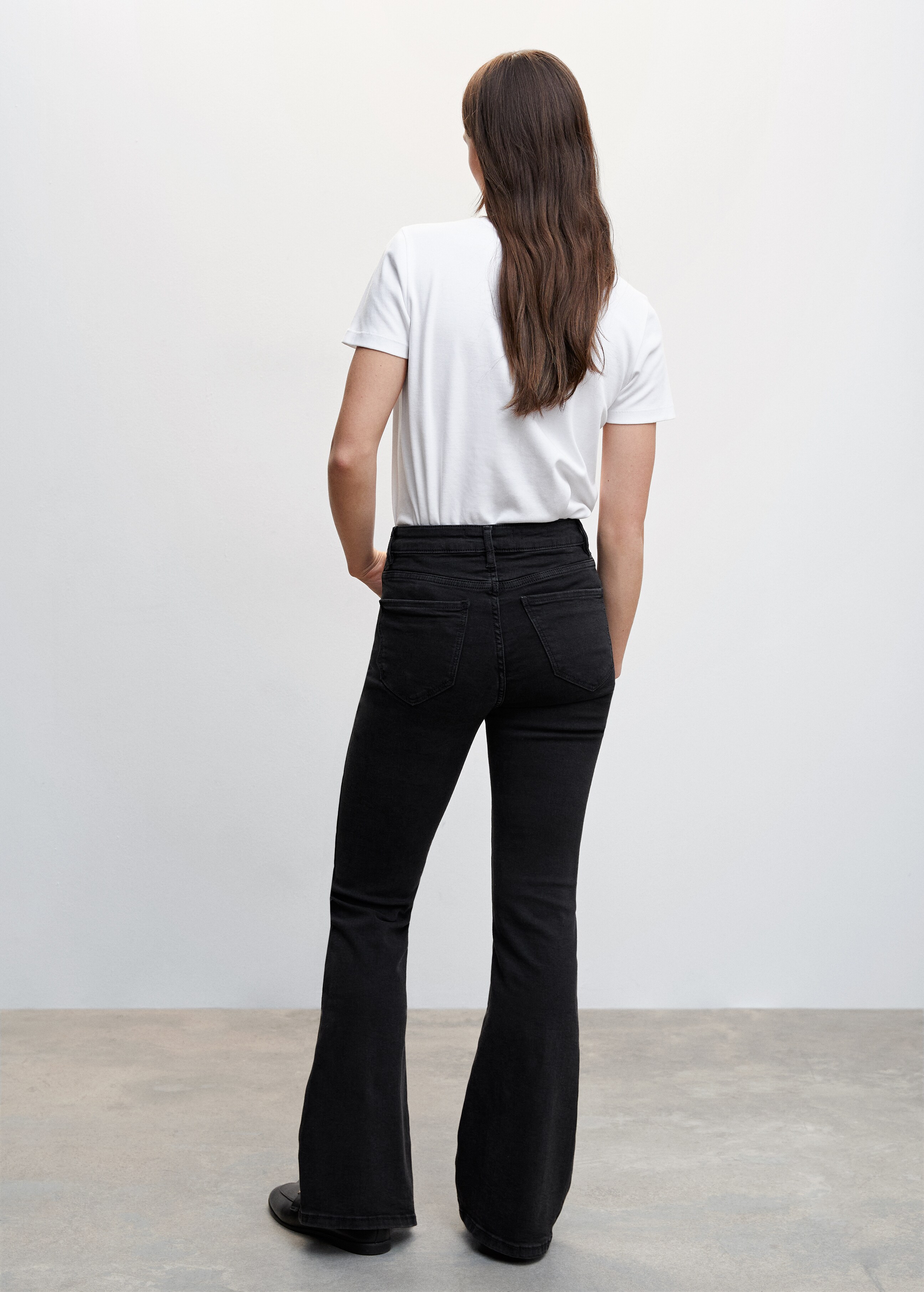 Jeans flare com cintura de altura média - Verso do artigo