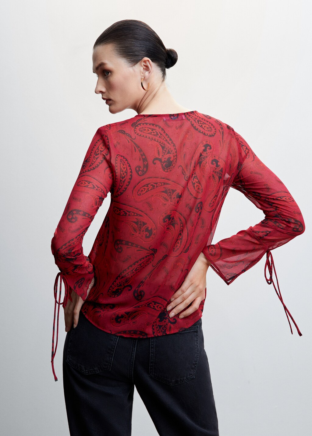 Paisley blouse with bow - Reverse of the article