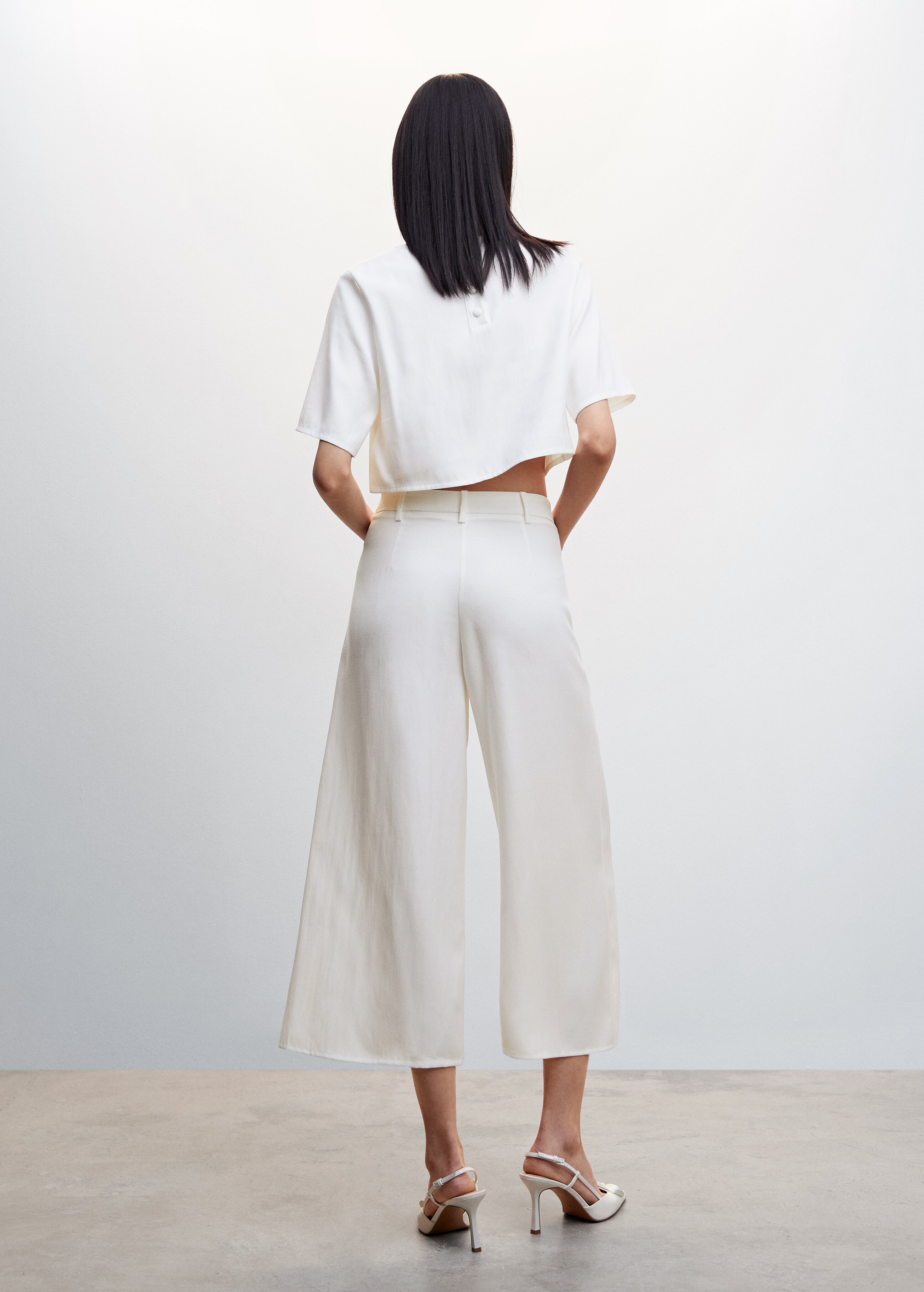 Buttons culottes trousers - Reverse of the article