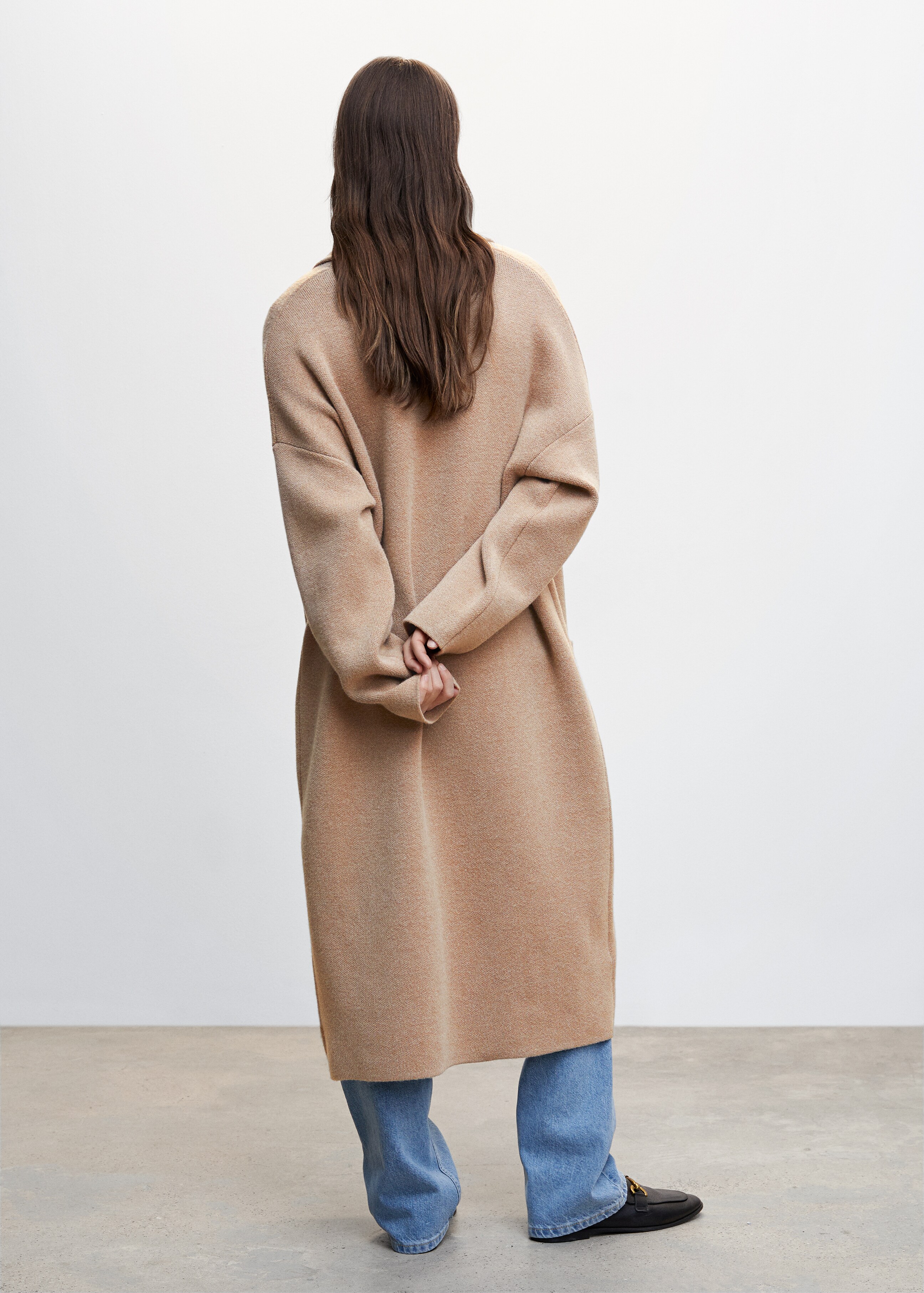 Oversized knitted coat with pockets - Reverse of the article