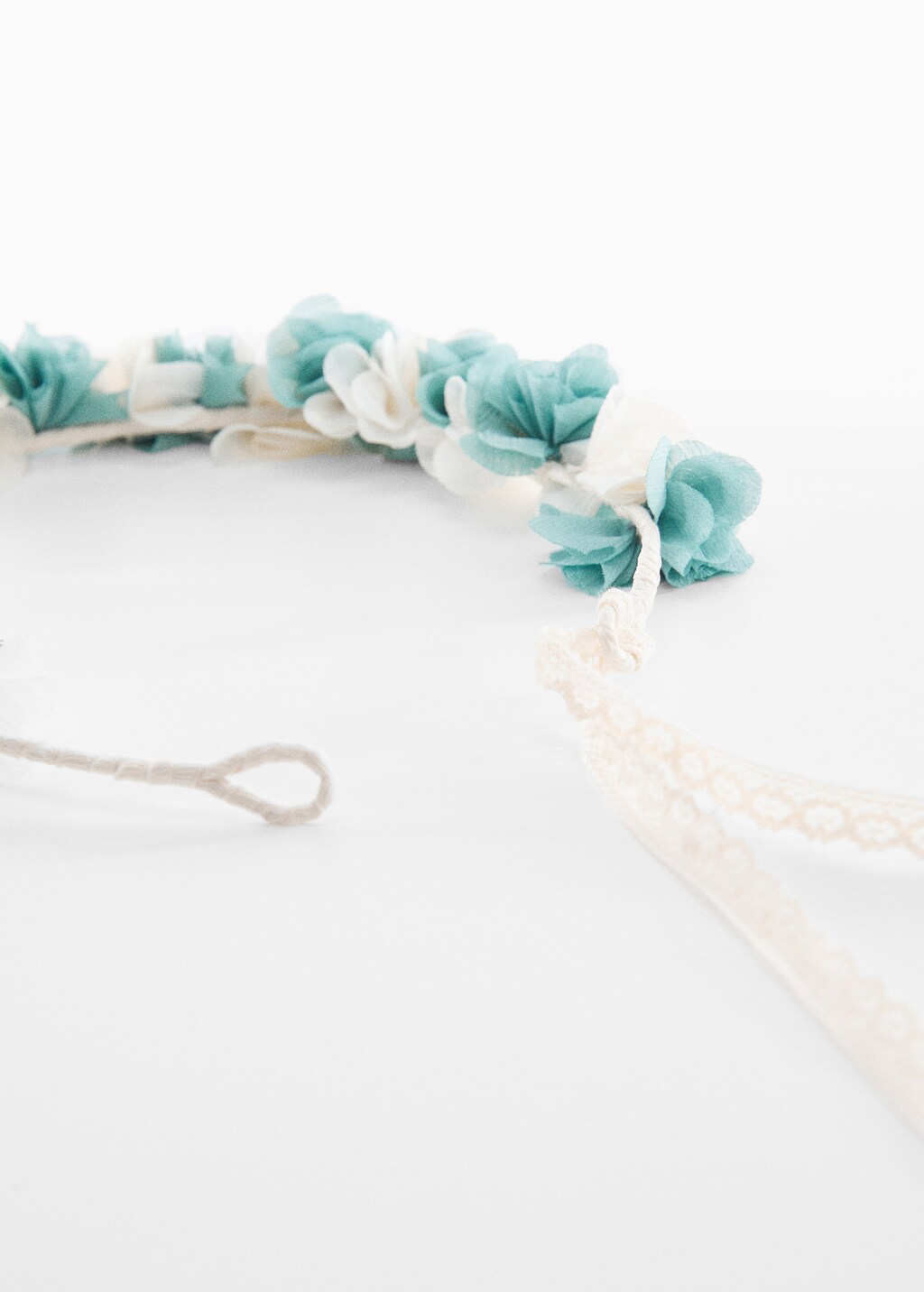 Headband with embossed flowers - Medium plane