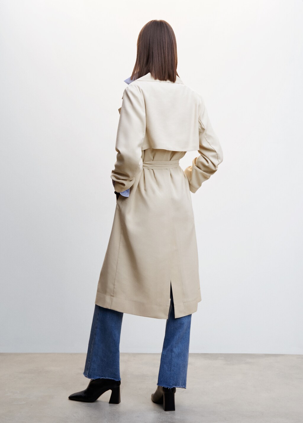 Flowy lapel trench - Reverse of the article