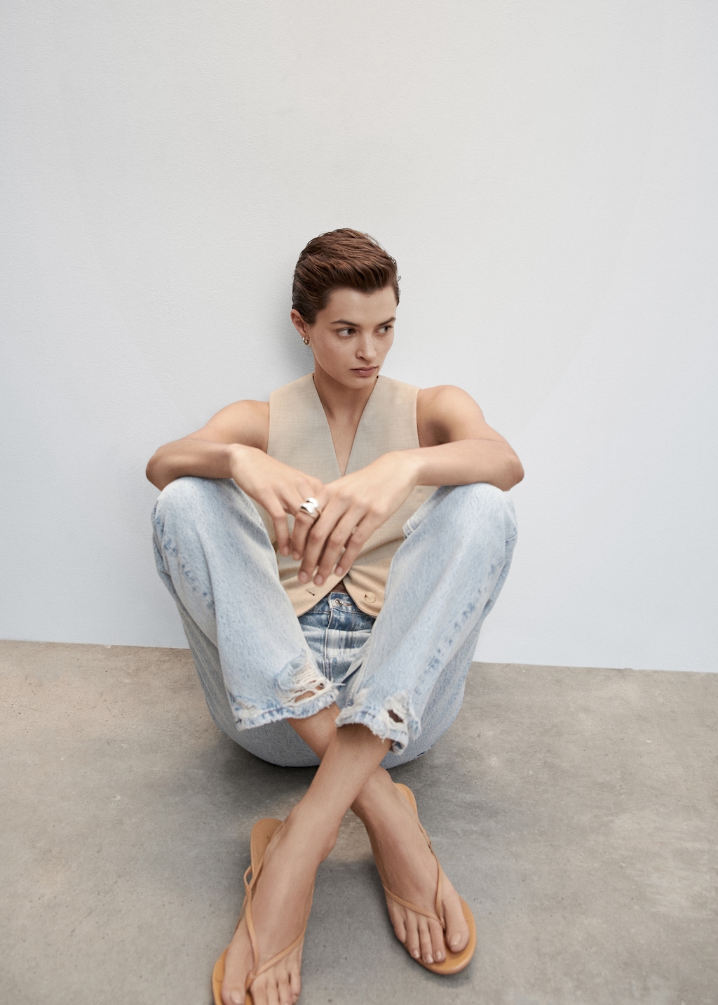 Ripped straight jeans - Details of the article 2