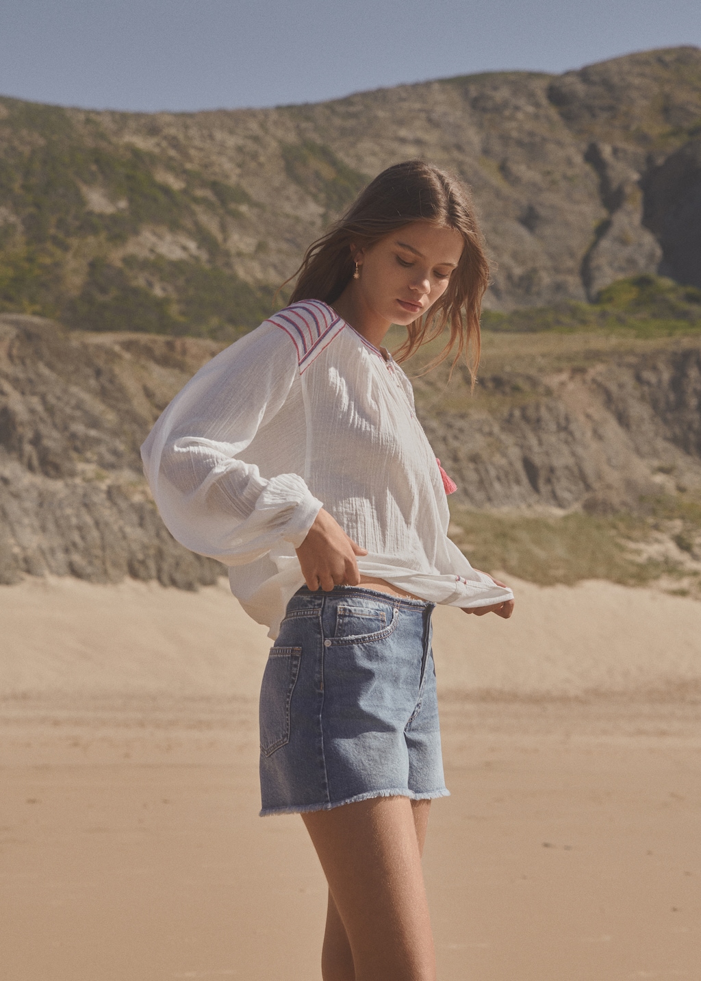 Medium-waist denim shorts - Details of the article 5